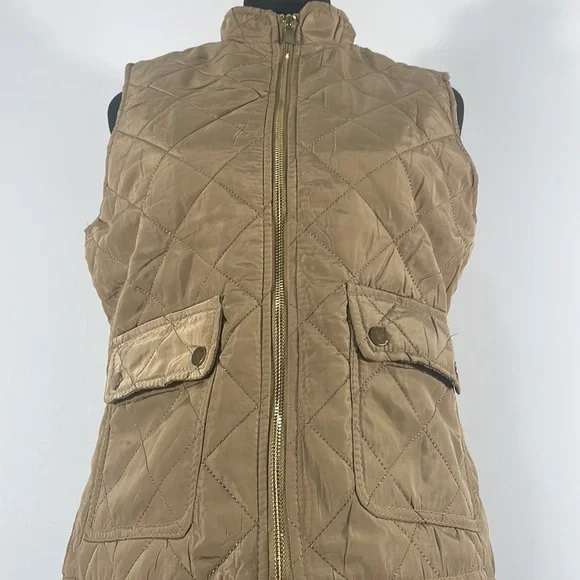 Louise Paris, Medium, Quilted, Tan Vest, Gold accents, winter, fall - Picture 10 of 10